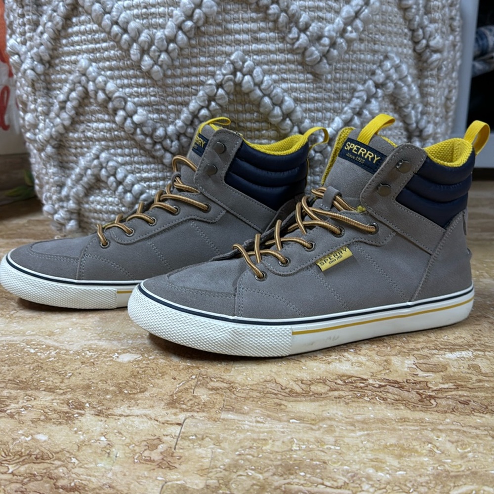 Sperry waterproof storm hiker boot

Never worn